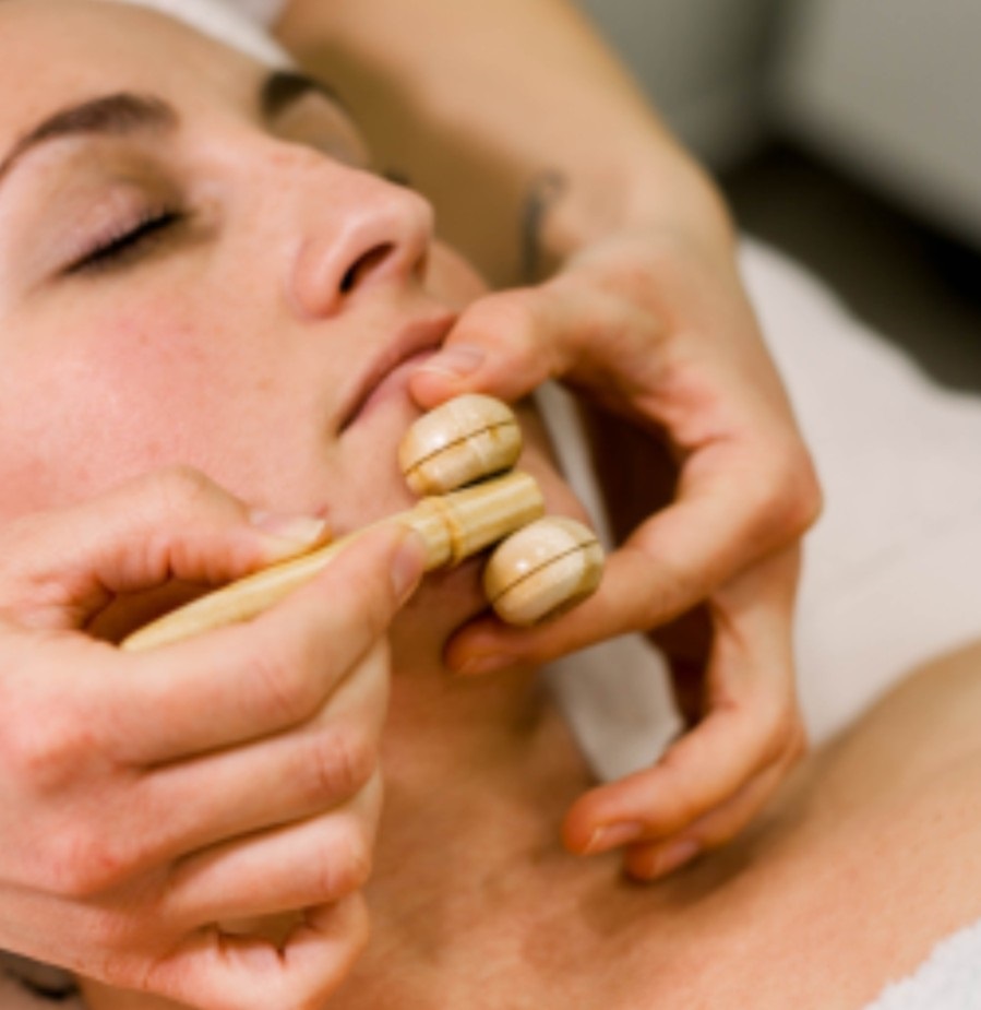 Maderoterapia Facial